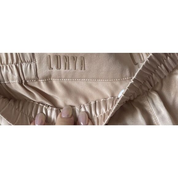 Lunya Washable 100% Mulberry Silk Pajama Shorts Tan Blush Beige, Large NWOT - Picture 6 of 6